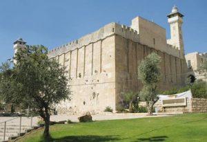 Un altro luogo palestinese e patrimonio dell'umanità che potrebbe essere colpito da questo scontro è la Moschea di Abramo, è il luogo in cui secondo la Bibbia sono sepolti Abramo, Sara, Isacco, Rebecca e Lia.